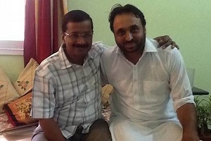 AAP dissolves Punjab unit; leaders show unity