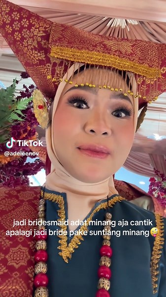 Keanggunan Suntiang Minang di Perayaan Pernikahan