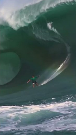 The biggest day in a decade at Teahupo’o. This is one #swellstory you won’t want to miss. #CodeRed2