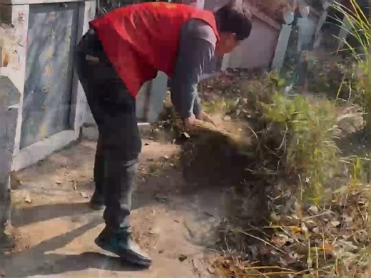 凄凉的烈士英雄墓🙏 人民英雄永垂不朽 ，为先烈扫墓龙民点赞