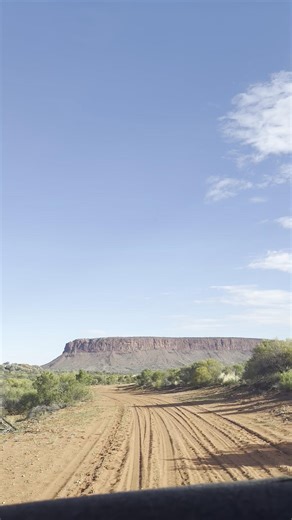 Often mistaken for Uluṟu, Mount Conner surprises when seen up close. Its flat-topped majesty and rugged textures are even more breathtaking in person. #SEIT #MountConner #RedCentre #HiddenGems | SEIT Tours