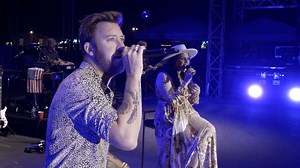 We had a ton of fun stripping back #WhatASongCanDo at a recent show in Los Angeles and were overwhelmed by the crowd response. It was such an amazing feeling in that moment for us we wanted to share that video with y’all. This element brings an entirely new vibe and emotion to the song’s message of what a song can really do 🎶 “What A Song Can Do (Stripped Down)” is out now. LA.lnk.to/WASCD_sdFP | Lady A