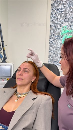 Prissila Sanchez on Instagram: "Mi asesora de belleza @monaxris me recomendó este nuevo tratamiento CO2 que ayuda a regenerar la piel y encoger esa piel flácida del rostro. ❌no duee porque te aplican anestesia en crema en el rostro ❌ debes mantener hidratada tu piel para acelerar rápido la recuperación Si ya tienes arrugas prematuras o mas de 40 te lo puedes hacer. Para info mándales mensaje a @remakebeautystudio_"