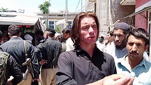 مٹہ اویشاہ زمین کے تنازع پر دو فریقین کے درمیان فائرنگ متعددافراد شدید زخمی ۔اور وزیر اعلی خیبر پختونخوا محمود خان کے ہجرے کے سامنے احتجاج دیکھئے۔ | Pashto News Network