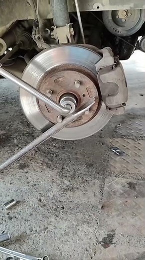 Easy method to remove a stuck axle bolt #shorts #mechanic #engine #diy #automobile #repair