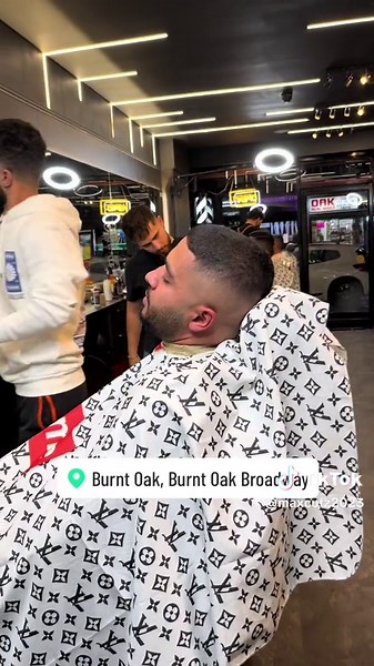 #babershop #burntoak #bestbabershopintown #skinfade #haitcut #taperfade #babershop💈✂️