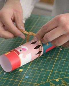 10K views · 160 reactions | [DIY] Préparer vous-même vos crackers de Noël, remplis de surprises et de confettis, ça vous dit ? Promis, ce petit atelier est très simple et rapide ! Il peut être également réalisé en partie avec des enfants Le gabarit est juste ici  https://bit.ly/3mZEOcN | Picard Surgelés | Facebook