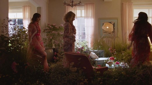 Gucci Bloom es una fragancia de flores blancas inesperadamente intensa, creada para hacer honor a su nombre. #InBloom | Gucci