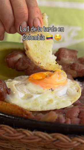 La bandeja paisa es perfecta para el hambre, pero sobre todo para el corazón 😍😍😍 #bandejapaisa #almuerzo #platotipico #frijoles | Restaurante La Feria Del Plátano