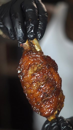 Honey Butter Glazed Fried Turkey Wings 😅🔥 #fyp #foryoupage #viral #trending #trend #turkeywing #foryou #memphis #901 #StephKashh #cooking #Mane #airfried #thanksgiving #cook