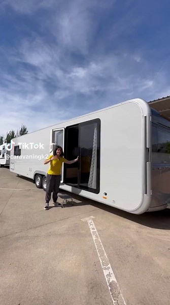 Descubre la nueva Adria Astella: la caravana de lujo perfecta para tus viajes