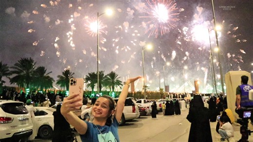 🇸🇦🇸🇦Late (throwback) upload, unforgettable moment 🎆 One of the longest fireworks displays I’ve ever witnessed here in Riyadh. Raw, hand-held, and unfiltered — originally almost 12 minutes of pure magic. If you were there, you know. ✨ Like, share, and follow for more real moments.
