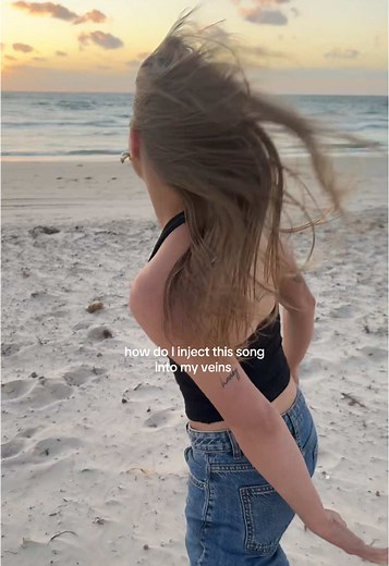 How to Style Wet Jeans for a Chic Look