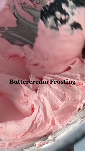 Fluffy Buttercream Frosting Recipe for Cakes and Cupcakes