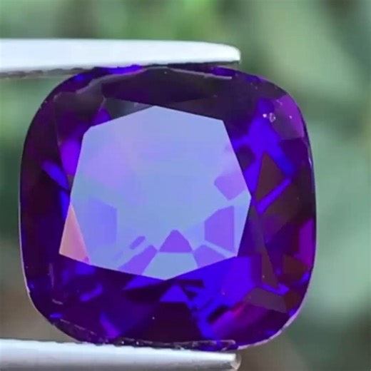 CENTINI on Instagram: "HACKMANITE: THE COLOR-SHIFTING GEM OF WONDER A Gem Born From Light & Magic: Hackmanite is a rare sulfur-rich variety of sodalite that performs one of the most mesmerizing phenomena in gemology—tenebrescence, the ability to darken dramatically when exposed to UV light and slowly fade back under normal light. The Only Gem That “Breathes” Color: Its shift from pale lavender or pink to deep violet or rich magenta makes it feel alive, almost responsive to energy—an irresistible