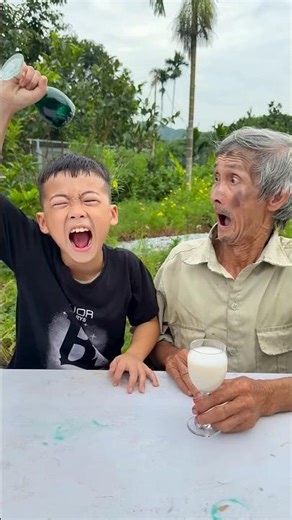 Hai ông cháu trêu trọc nhau siêu dễ thương p2#shorts #cute