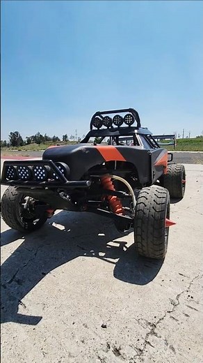 Rovan baja 5t 1/5 scale gas petrol rc car, rovan truck 360 ft, electric starter, rc lights, brakes.