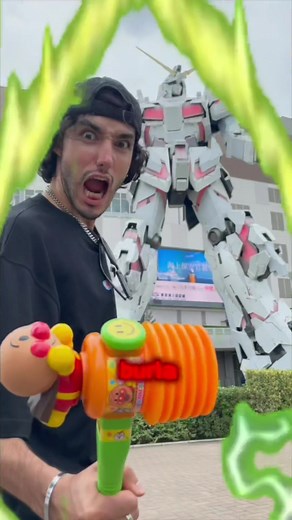 Impactante Encuentro con un Robot Gigante en Japón