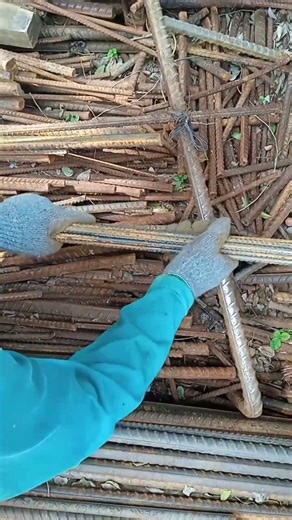 Manual Rebar Sorting Process | Steel Recycling Work That Improves Productivity