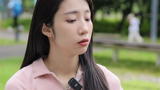 不惧日常磕碰，轻盈佩戴无感，OpenRun Pro畅享运动新体验。防水防汗设计，稳固贴合耳部轮廓，跑步、健身、通勤皆宜。开放式聆听技术，兼顾环境音与音乐细节，安