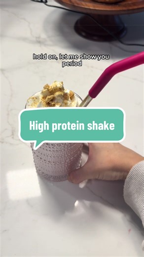 Let’s make my fave protein shake that tastes like liquified strawberry cheesecake 😍🤤 You’ll Need: - 1/2 cup ice (use more if you want thicker consistency) - 4-5 whole strawberries - 1-2 tablespoons sugar free jello cheesecake mix - 1 Core Power vanilla (or 1 cup milk 1 scoop vanilla protein powder) - whipped cream Add all ingredients into a blender or blender cup. Adjust measurements to your taste preference! #protein #highprotein #easyrecipe #health #nutrition