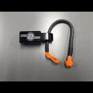 Combine the best of the best. 𝐓𝐡𝐞 𝐅𝐀𝐍𝐆 - 𝐒𝐨𝐟𝐭 𝐒𝐡𝐚𝐜𝐤𝐥𝐞, safer and stronger than your average steel shackle. No pin too lose in the mud and floats on water. Get yours on Custom Splice 👉 http://bit.ly/2IBrPMb | Custom Splice