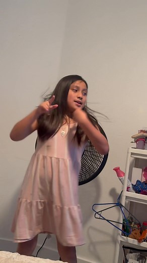 Dance yan? Haha Chloe Z. Yalogo | Charlene Yalogo Pajarillo