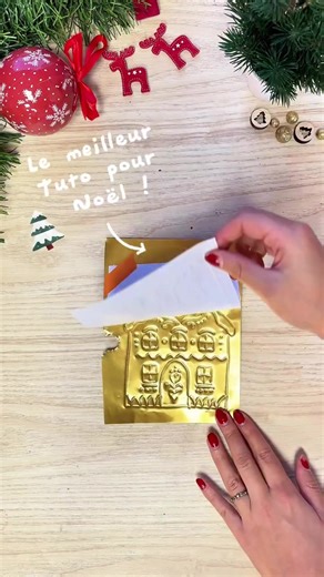 Vous faites votre déco vous même pour Noël cette année ? 🥰 Si oui, j’ai LE tuto parfait avec ces petites suspensions pour le sapin, qui sont absolument magnifiques (vous ne trouvez pas ? 😍) Les feuilles de métal à repousser rendent tout tellement joli et c’est surtout une activité facile pour les enfants qui travailleront la concentration et la motricité fine ✂️ Les 4 modèles sont à imprimer gratuitement sur notre site. J’espère que vous trouverez votre bonheur ! N’hésitez pas à m’envoyer vos 