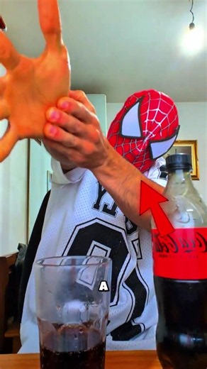 Por Que Ele Foi Confundido Com O Homem Aranha? 😱