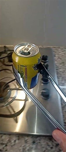 Implosión de una lata