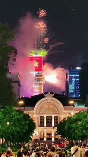Sài Gòn Ngày Nay 🌼🌺 ✨ 🎇 : Pháo Hoa Sài Gòn: Nhà Hát Lớn TP.HCM 🏛️ : Things to do in HCMC