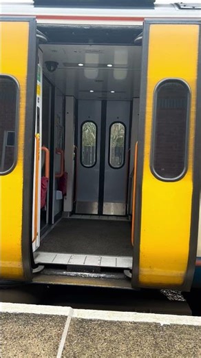 SWR 158 doors closing