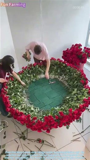 „The Rose Canvas“: Monumentale Blumenkunst