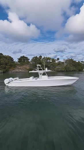 This meticulously maintained 2019 41’ Bahama presents a great...