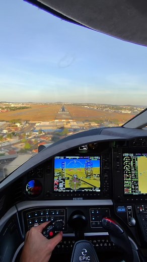 Epic E1000 realizando procedimento de acionamento e decolagem de Posse-GO com destino a Goiânia-GO, cruzando a vertical de Brasília. Vídeo / Canal Suba e Mantenha 🔰 Acompanhem nosso conteúdo, sigam @apaixonadosporaviacao 🛩️ 🔰 Use nossa tag #apaixonadosporaviacao | Apaixonados por Aviação