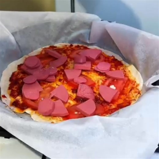 making mini pizzas | Delicious Recipes