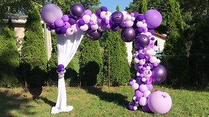 How to make easy balloon garland with 3D butterflies 🦋 by #askmeforaballoon 🎈 #balloonartistsoftiktok #balloondecorations #balloonlife #diy #partybackdrops #partydecoration #sempertexballoons #backdropforparties #balloons #balloondecorator #babyshowerdecoration #birthdaydecorations