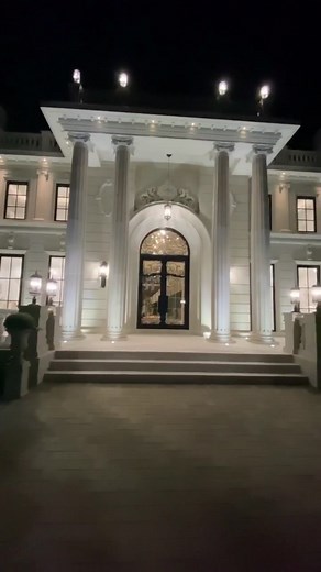 Luxury Mansion in Great Falls, Virginia