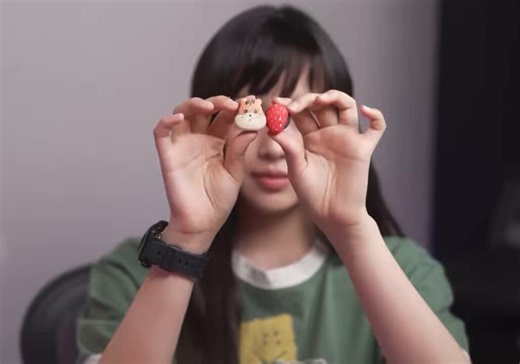 strawberry hamster princess!! i’m so fond of her T_T look at her little choppy bangs & her little 𐔌՞ ܸ.ˬ.ܸ՞𐦯 at the end & that clunky watch that she adores sm,, may she get all the sweets and strawberries she wants today♥︎♥︎♥︎