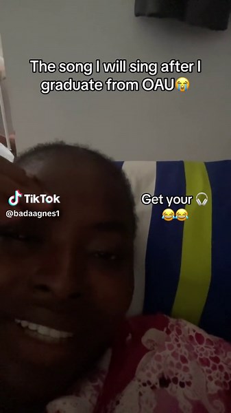 Hilarious Graduation Song Reactions!