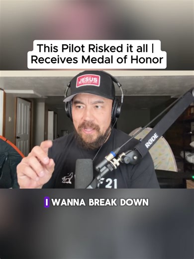 I break down the Medal of Honor ceremony recognizing Chief Warrant Officer 5 Slover, the lead flight lead on a Chinook during combat operations #MikeGlover #news #VeteranReacts #MilitaryHistory #GreenBeret