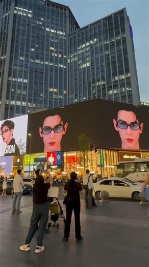 Zhang Linghe new brand endorsement on big screens #zhanglinghe #pursuitofjade #overdo #cdrama