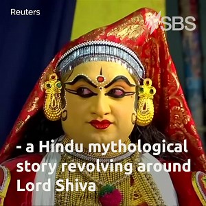 Dressed in elaborate costumes, these artists are performing the vibrant dance genre ‘Kathakali’ in India. | SBS Australia