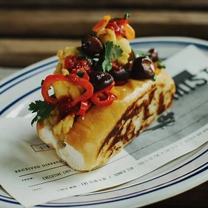 Does food get any prettier than this? 😍 Who knew you could find fresh seafood in the heart of Atlanta. The Optimist offers Lobster Rolls, She Crab Soup, Oysters and every kind of fish you can imagine! 🙌🏾 The Optimist 914 Howell Mill Rd NW Atlanta, Georgia 30318 (404) 477-6260 | TheOptimistRestaurant.com #RushionEats | Rushion McDonald