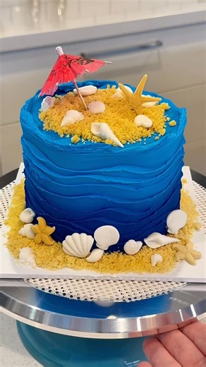 ICONIC Cake Art on Instagram: "Bring the ocean to your cake with this stunning beach themed ombre design using Iconic Cake Art ready-to-use buttercream 🏖️💙 An ombré effect is the seamless blending of one colour into another. Creating a soft, gradual fade from a like into dark. On cakes this technique adds depth,movement and style! For this design we’ve used the Light Blue and Blue shades to create a sea gradient and finishing it up with the waves movement effect with the scrapper. Try this tec
