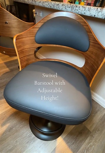Love that these swivel barstools have adjustable height! #barstools #barstool #swivelbarstools #adjustablebarstools #tiktokshopcreatorpicks