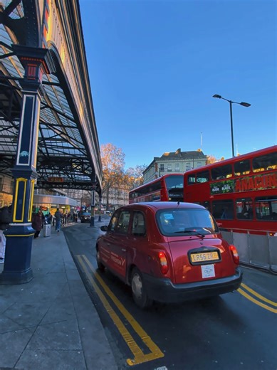 📍Victoria station, Victoria Station serves over 200 million passengers a year — one of London’s busiest hubs. Opened in 1860, it’s been moving London for over 160 years. Gateway to the south: home of the Gatwick Express. Early morning is best. #London #traveltok #trending #fyp #viral