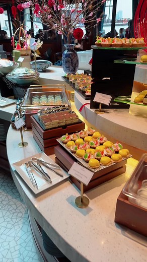 Savoring Lunch on a 6-Star Cruise in Ha Long Bay