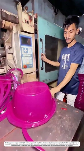 Moldeo en caliente: Cómo una máquina da forma a un balde en 60 segundos