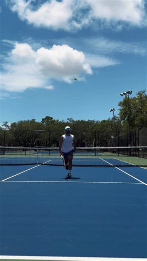 Learn the TWEENER 🔥 Follow for more tutorials! #tenniscoaching #tennisplayer #learntennis #tweener #trickshot | Rahul The Athlete - Miami Tennis Coach